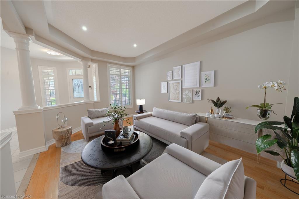 5918 Bassinger Place, Mississauga, ON - Indoor Photo Showing Living Room
