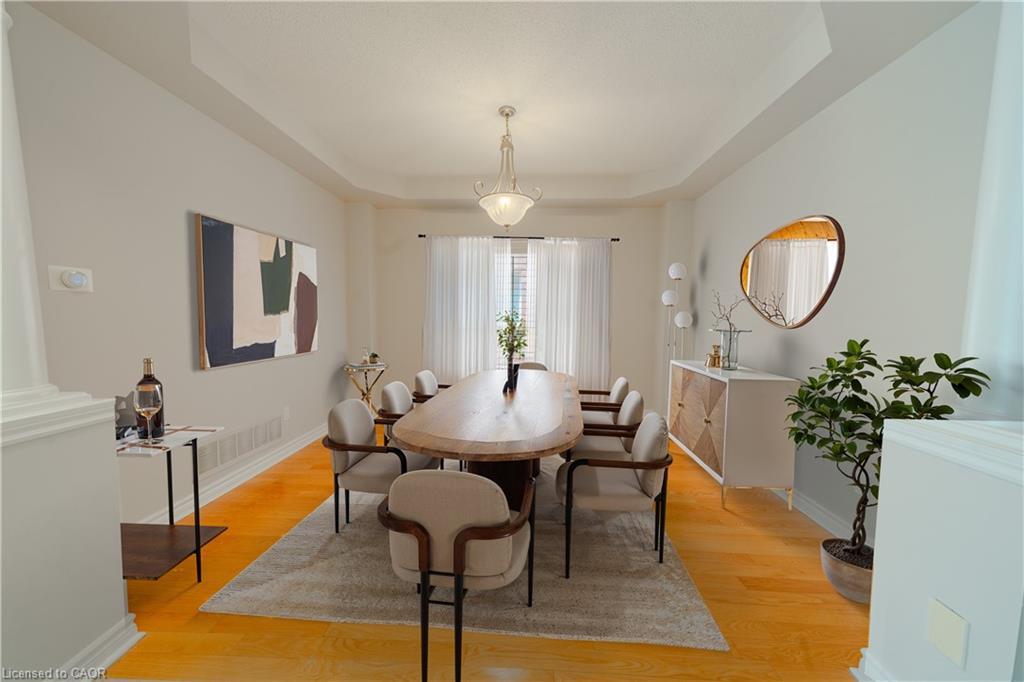 5918 Bassinger Place, Mississauga, ON - Indoor Photo Showing Dining Room