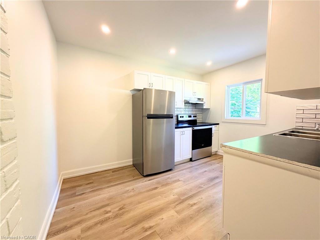 26B-24-26 Cayuga Street, Brantford, ON - Indoor Photo Showing Kitchen