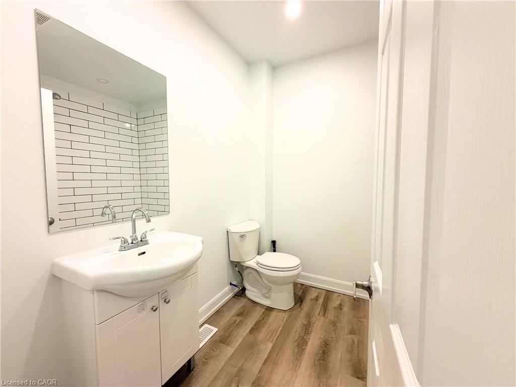 26B-24-26 Cayuga Street, Brantford, ON - Indoor Photo Showing Bathroom