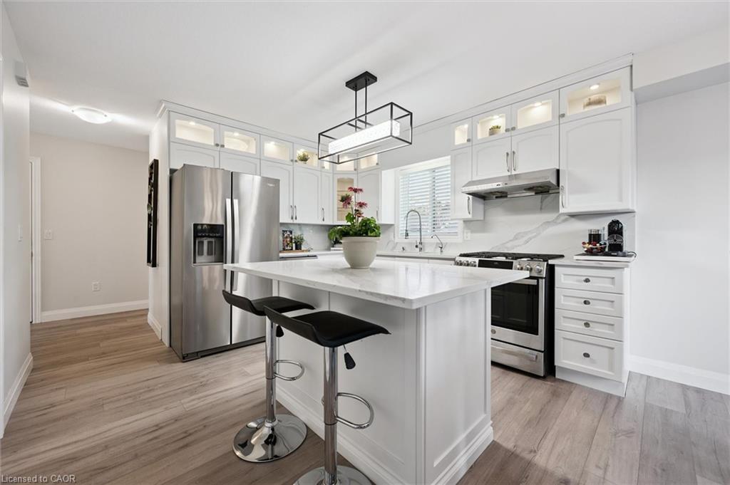 3 Pine Ridge Drive, Guelph, ON - Indoor Photo Showing Kitchen With Stainless Steel Kitchen With Upgraded Kitchen