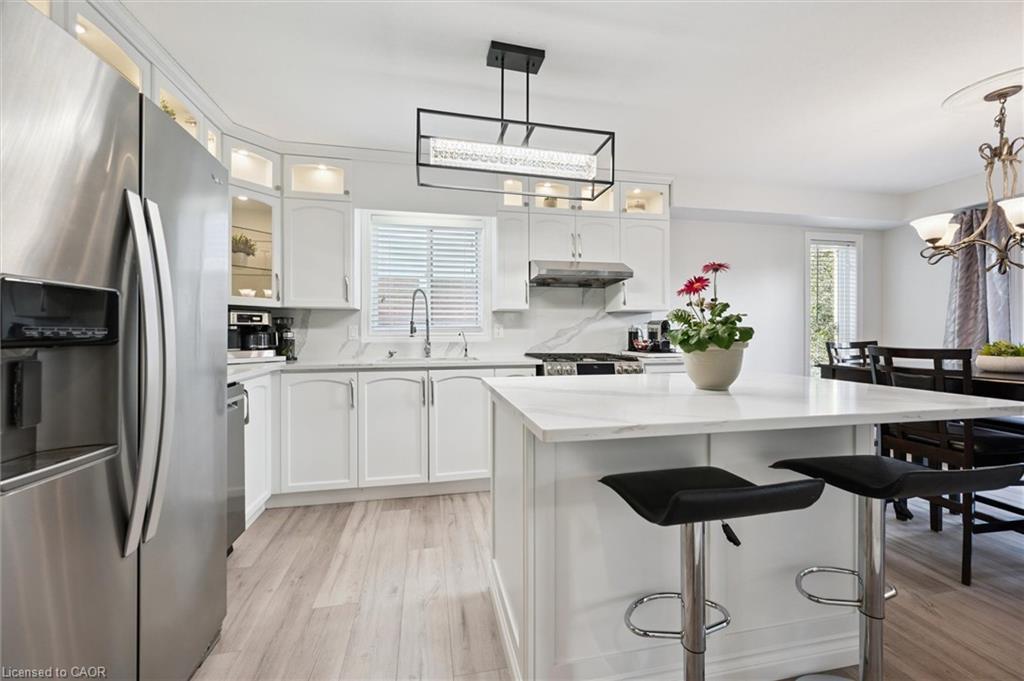 3 Pine Ridge Drive, Guelph, ON - Indoor Photo Showing Kitchen With Upgraded Kitchen