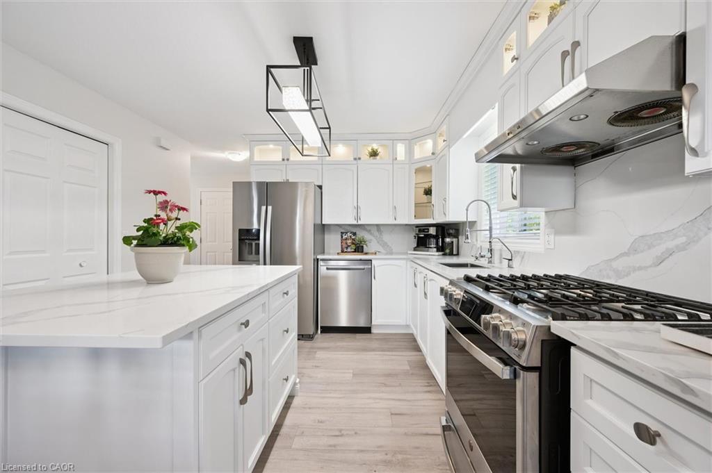 3 Pine Ridge Drive, Guelph, ON - Indoor Photo Showing Kitchen With Stainless Steel Kitchen With Upgraded Kitchen
