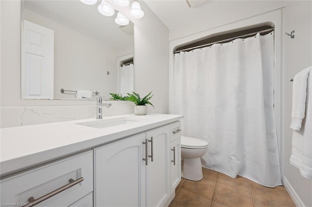 3 Pine Ridge Drive, Guelph, ON - Indoor Photo Showing Bathroom