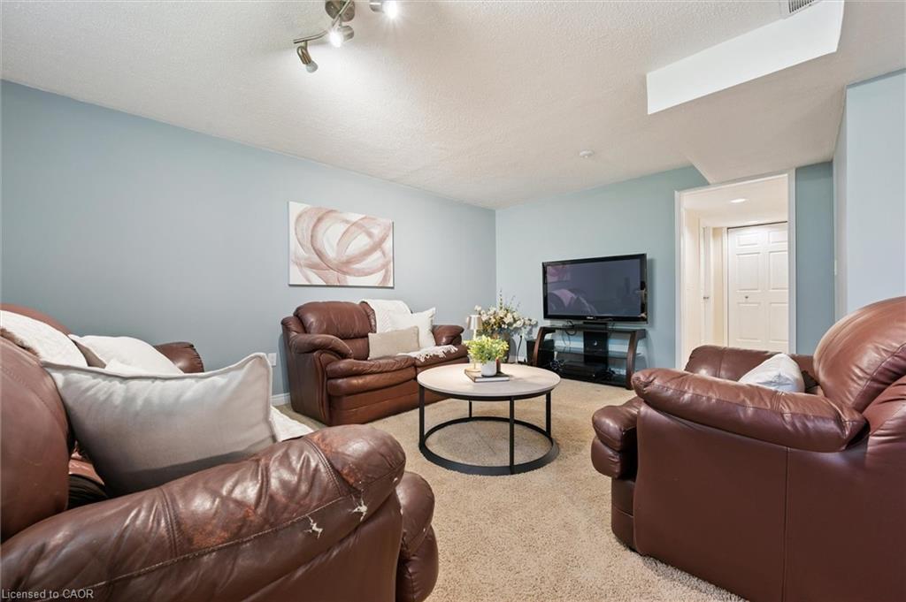 3 Pine Ridge Drive, Guelph, ON - Indoor Photo Showing Living Room