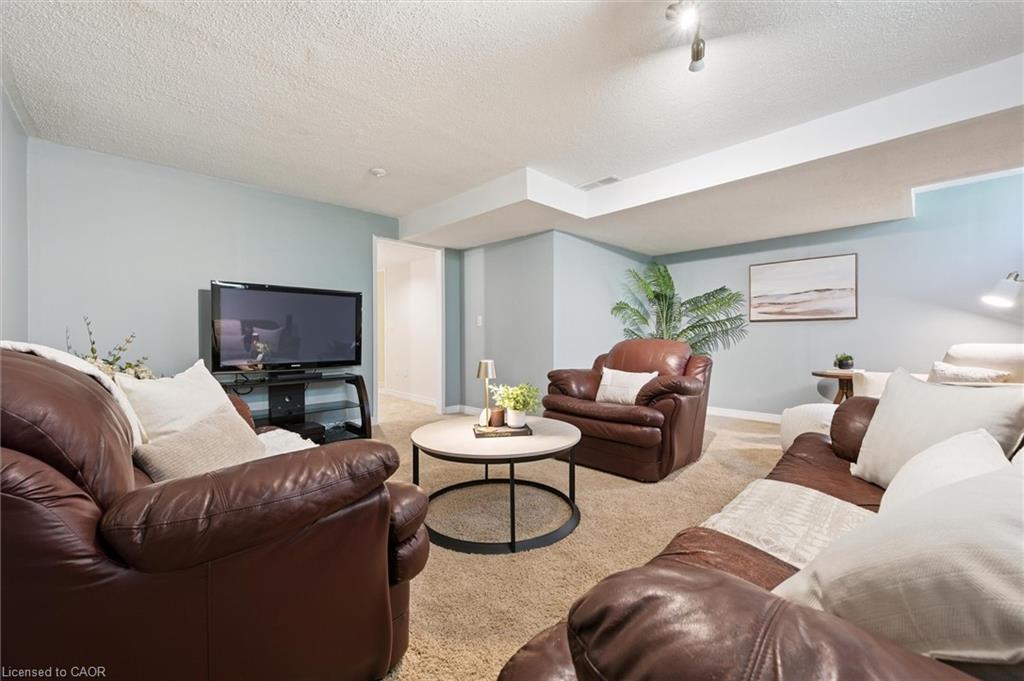 3 Pine Ridge Drive, Guelph, ON - Indoor Photo Showing Living Room