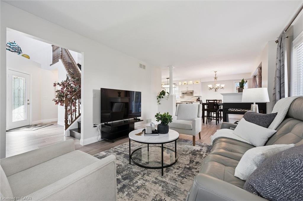3 Pine Ridge Drive, Guelph, ON - Indoor Photo Showing Living Room