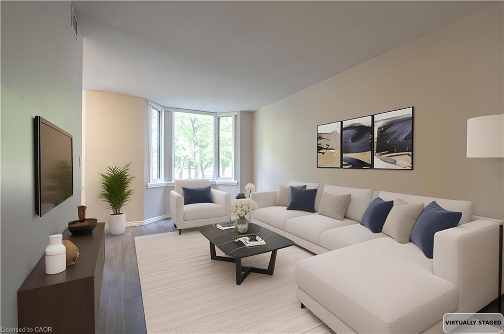 105-200 Limeridge Road W, Hamilton, ON - Indoor Photo Showing Living Room