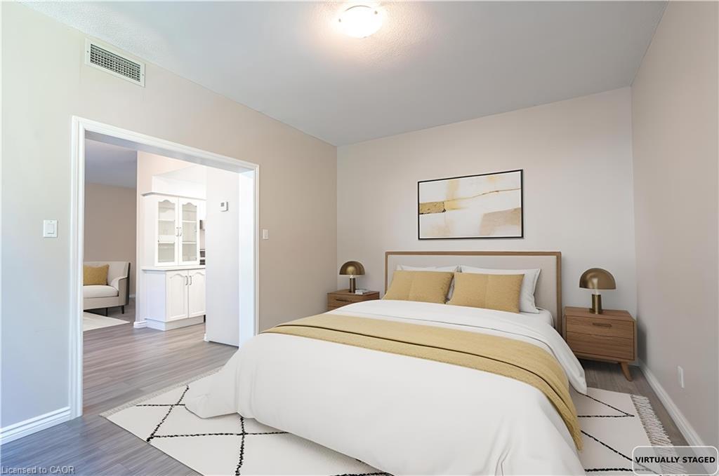 105-200 Limeridge Road W, Hamilton, ON - Indoor Photo Showing Bedroom