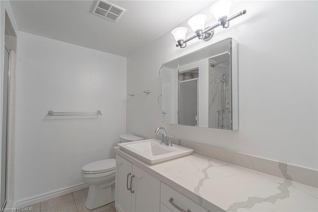 105-200 Limeridge Road W, Hamilton, ON - Indoor Photo Showing Bathroom