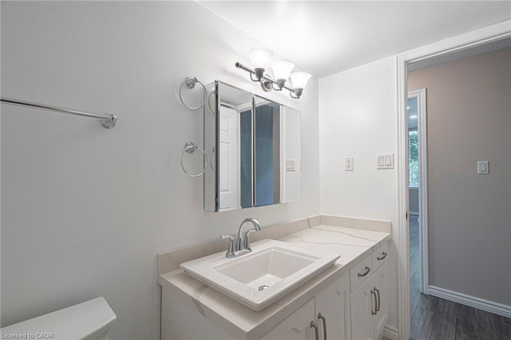 105-200 Limeridge Road W, Hamilton, ON - Indoor Photo Showing Bathroom