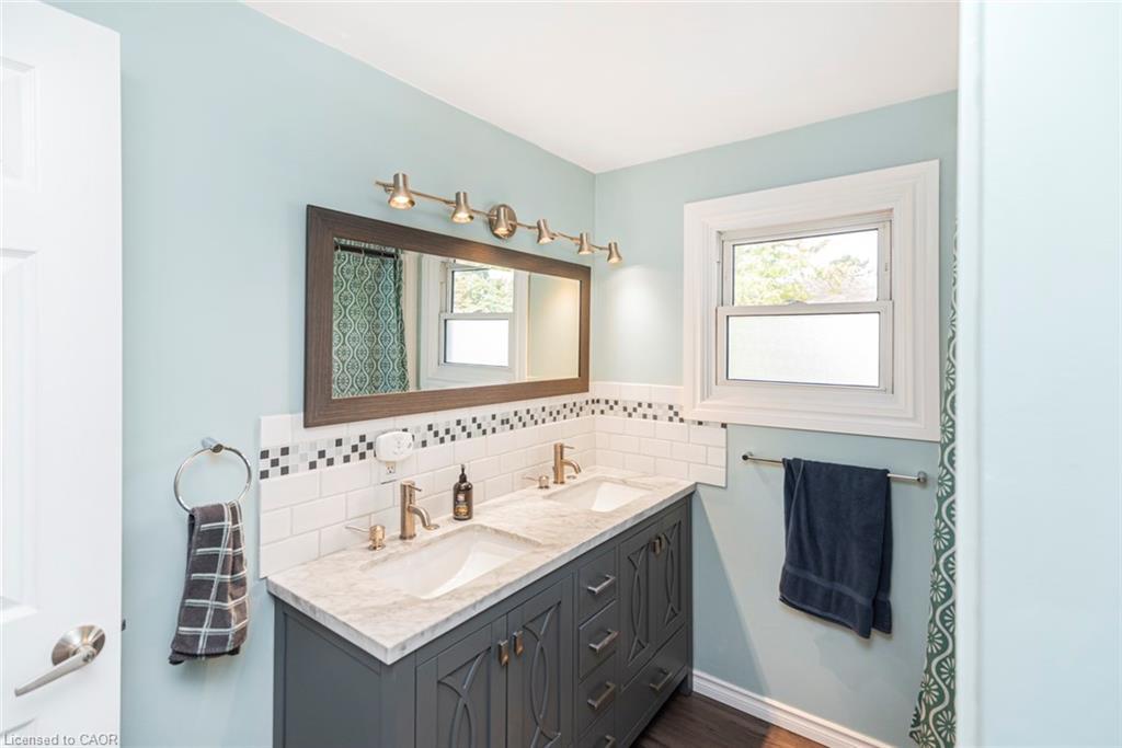 12-1301 Upper Gage Avenue, Hamilton, ON - Indoor Photo Showing Bathroom