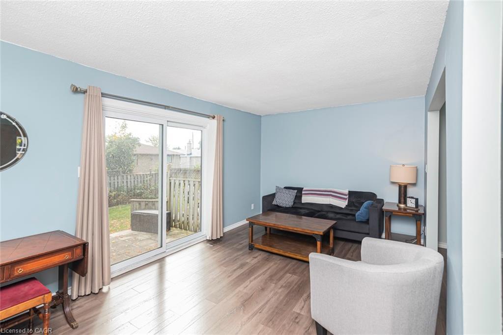 12-1301 Upper Gage Avenue, Hamilton, ON - Indoor Photo Showing Living Room
