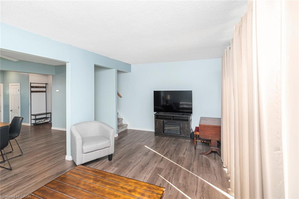 12-1301 Upper Gage Avenue, Hamilton, ON - Indoor Photo Showing Living Room