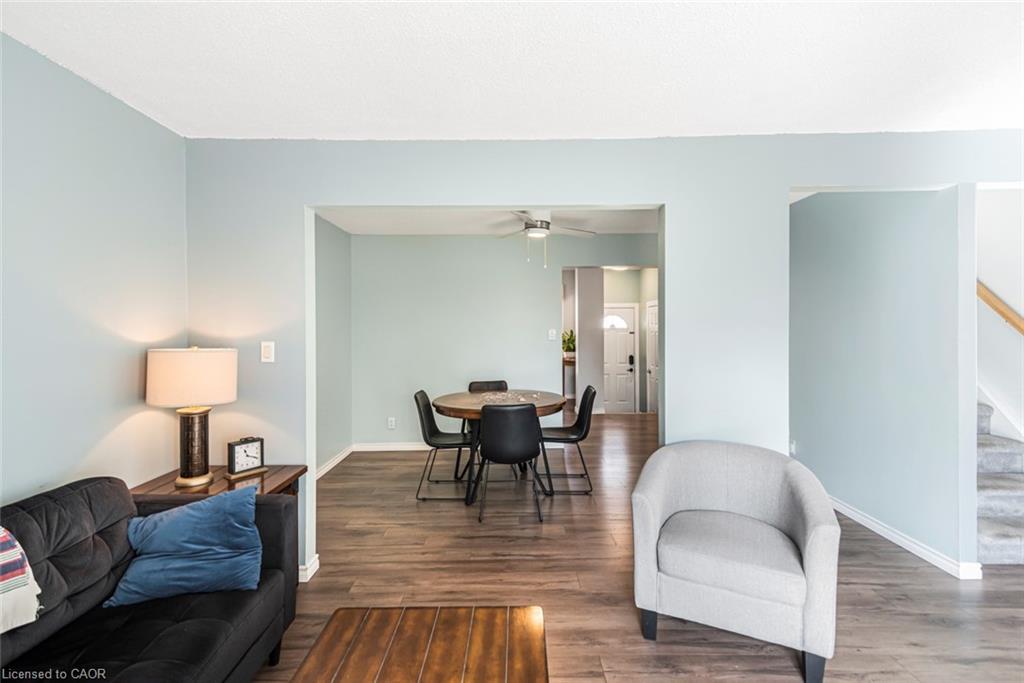 12-1301 Upper Gage Avenue, Hamilton, ON - Indoor Photo Showing Living Room