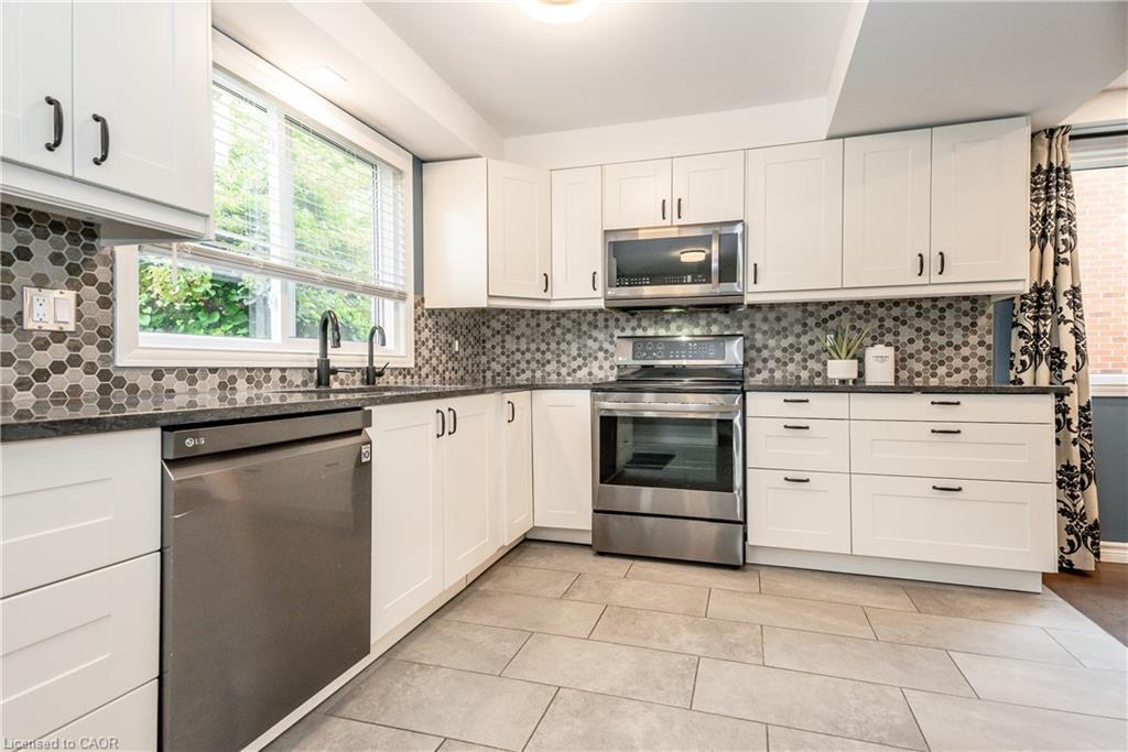 236 Ironwood Road, Guelph, ON - Indoor Photo Showing Kitchen With Stainless Steel Kitchen With Upgraded Kitchen