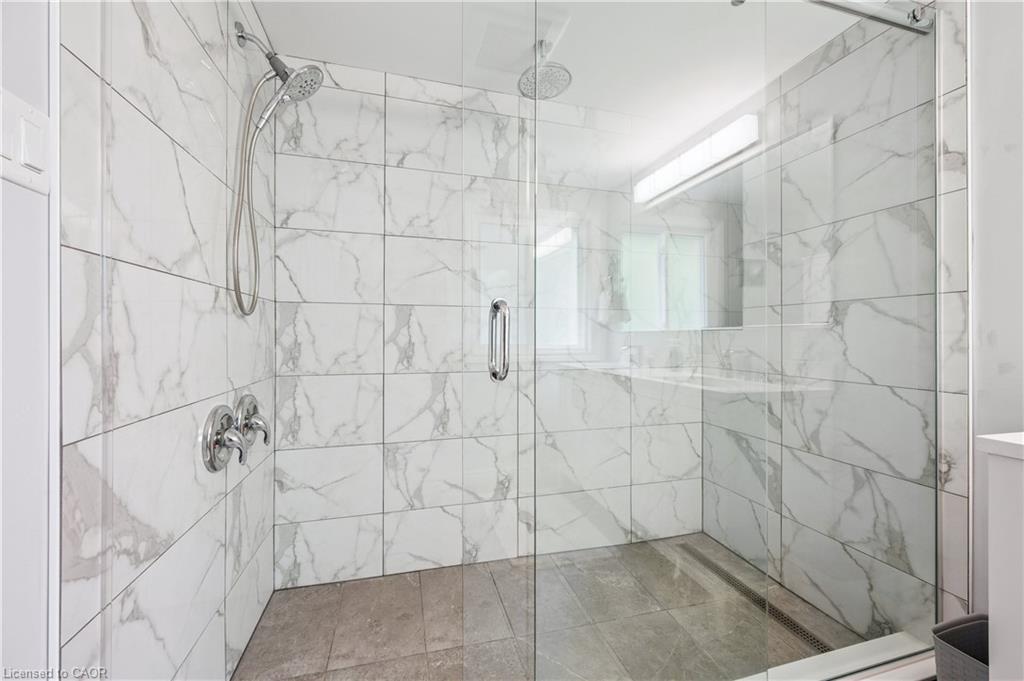 236 Ironwood Road, Guelph, ON - Indoor Photo Showing Bathroom