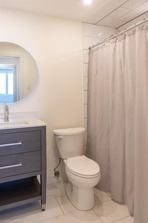 Upper-359 Queensdale Avenue E, Hamilton, ON - Indoor Photo Showing Bathroom