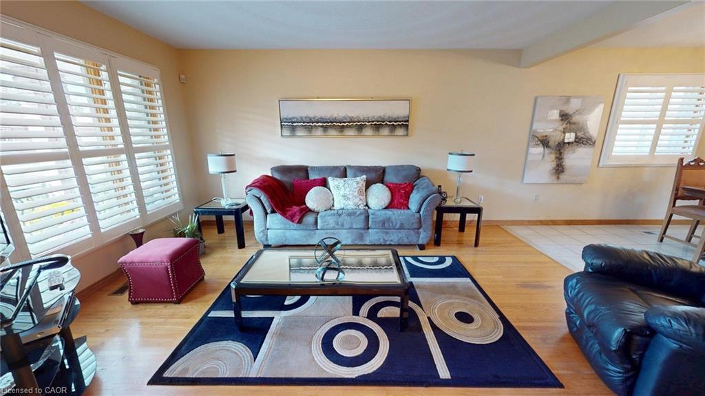 140 Donn Avenue, Hamilton, ON - Indoor Photo Showing Living Room