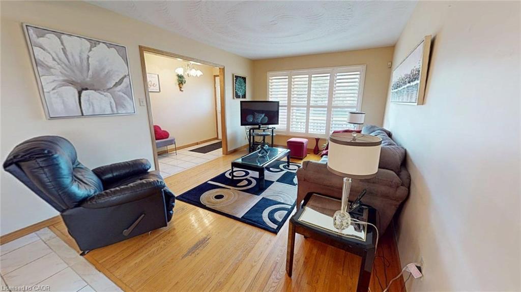 140 Donn Avenue, Hamilton, ON - Indoor Photo Showing Living Room