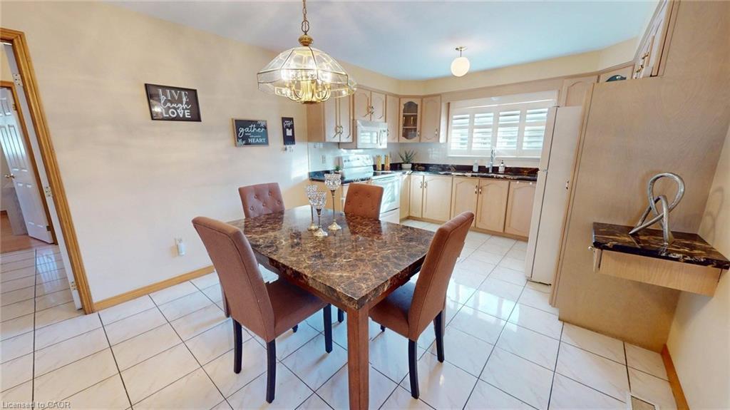140 Donn Avenue, Hamilton, ON - Indoor Photo Showing Dining Room
