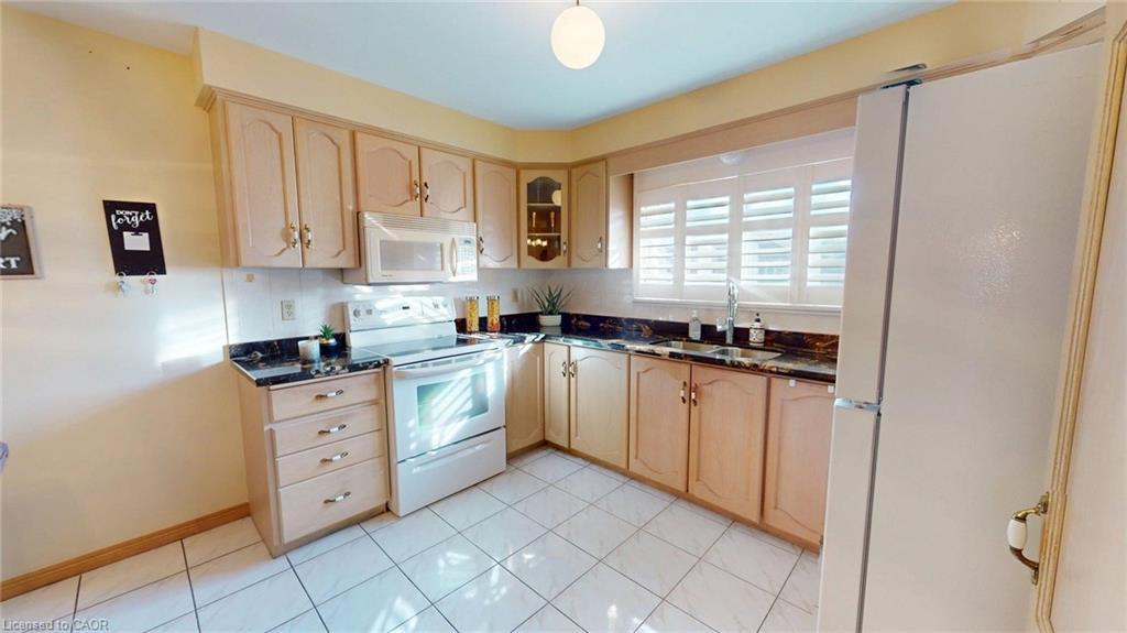 140 Donn Avenue, Hamilton, ON - Indoor Photo Showing Kitchen