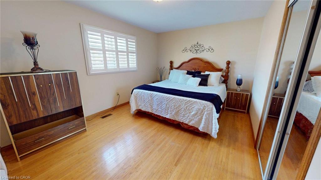 140 Donn Avenue, Hamilton, ON - Indoor Photo Showing Bedroom