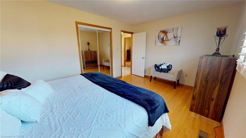 140 Donn Avenue, Hamilton, ON - Indoor Photo Showing Bedroom