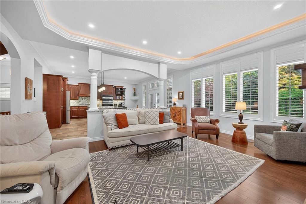 248 Cloverleaf Drive, Ancaster, ON - Indoor Photo Showing Living Room