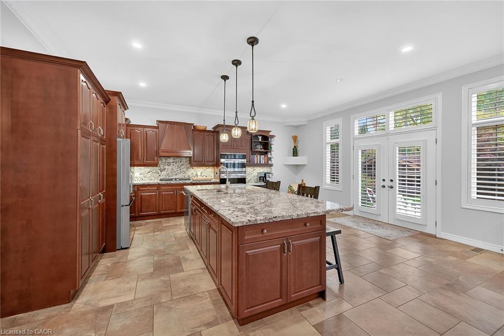 248 Cloverleaf Drive, Ancaster, ON - Indoor Photo Showing Kitchen