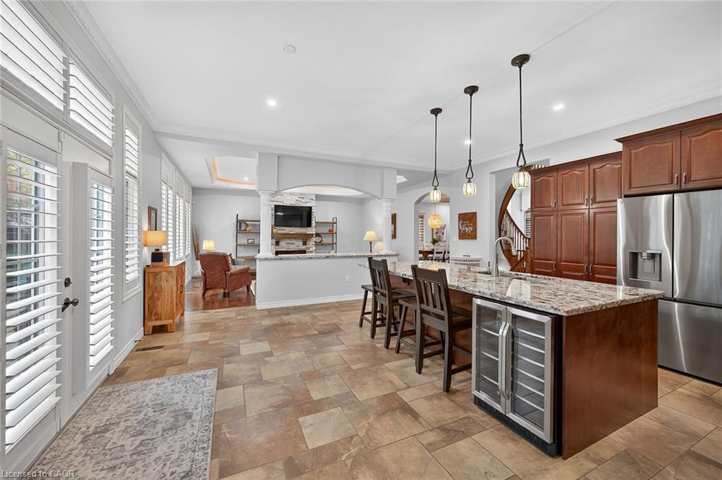 248 Cloverleaf Drive, Ancaster, ON - Indoor Photo Showing Kitchen With Upgraded Kitchen