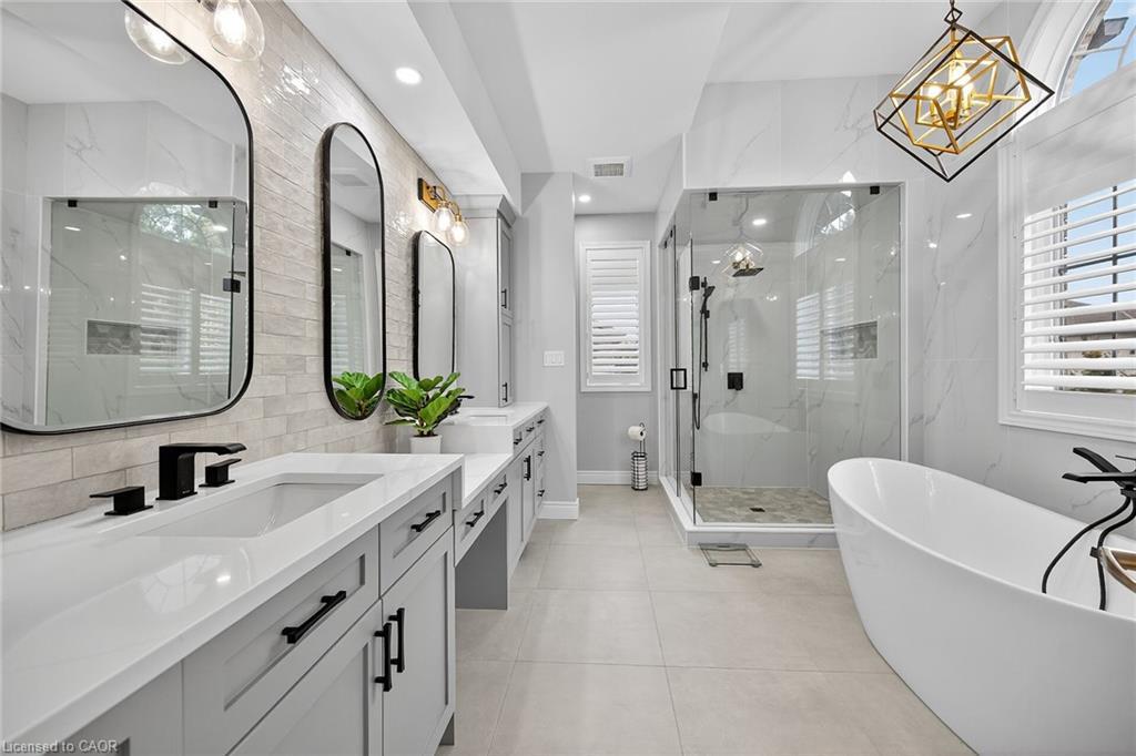 248 Cloverleaf Drive, Ancaster, ON - Indoor Photo Showing Bathroom