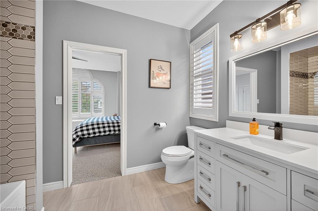 248 Cloverleaf Drive, Ancaster, ON - Indoor Photo Showing Bathroom