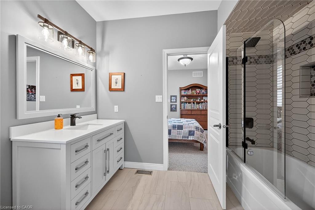 248 Cloverleaf Drive, Ancaster, ON - Indoor Photo Showing Bathroom