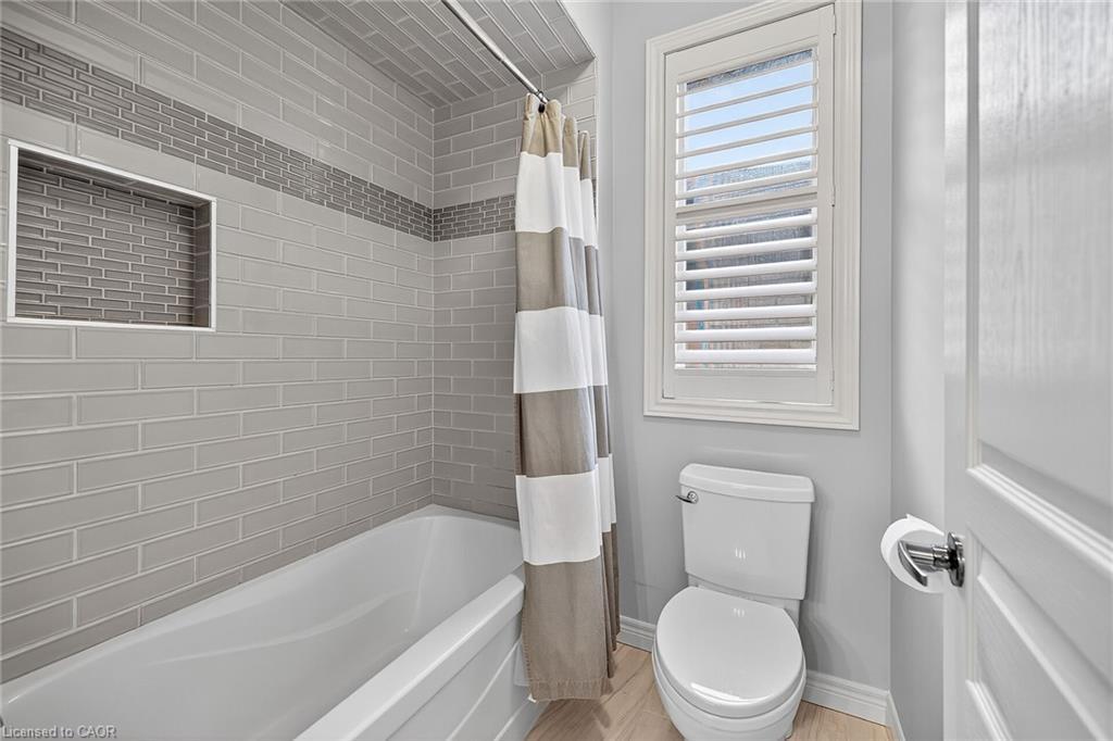 248 Cloverleaf Drive, Ancaster, ON - Indoor Photo Showing Bathroom