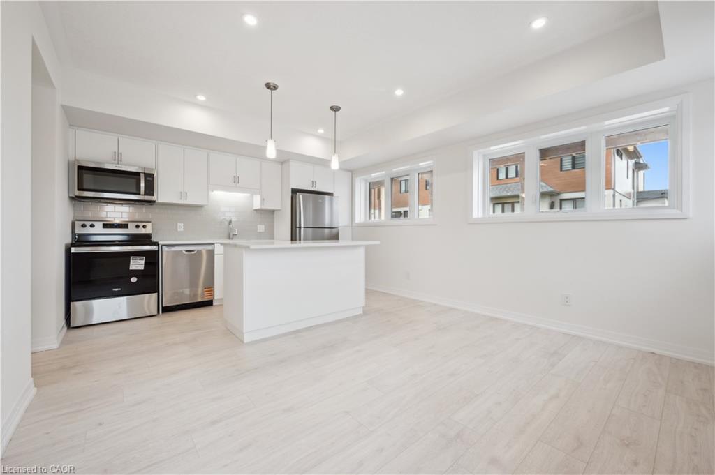 B6-15 Stauffer Woods Trail, Kitchener, ON - Indoor Photo Showing Kitchen With Upgraded Kitchen