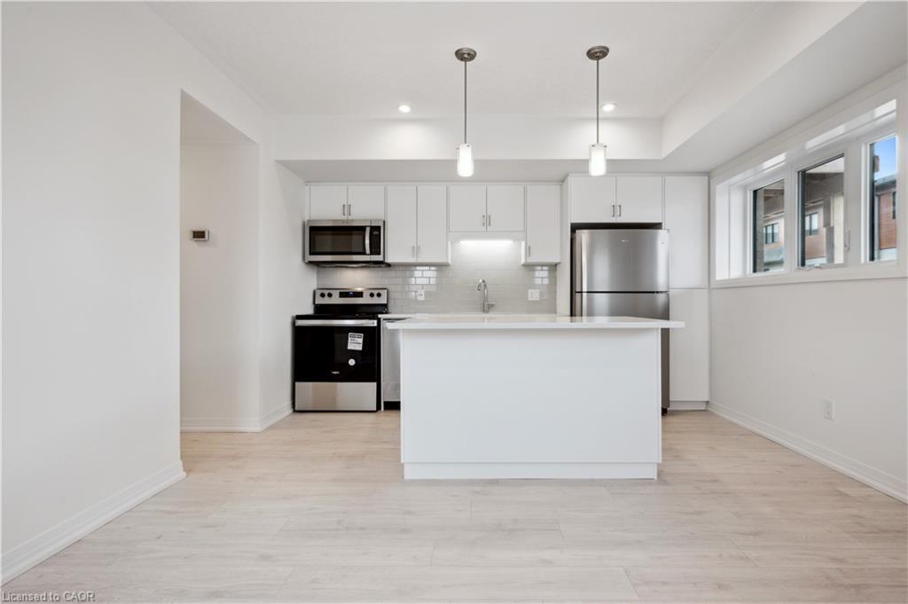 B6-15 Stauffer Woods Trail, Kitchener, ON - Indoor Photo Showing Kitchen