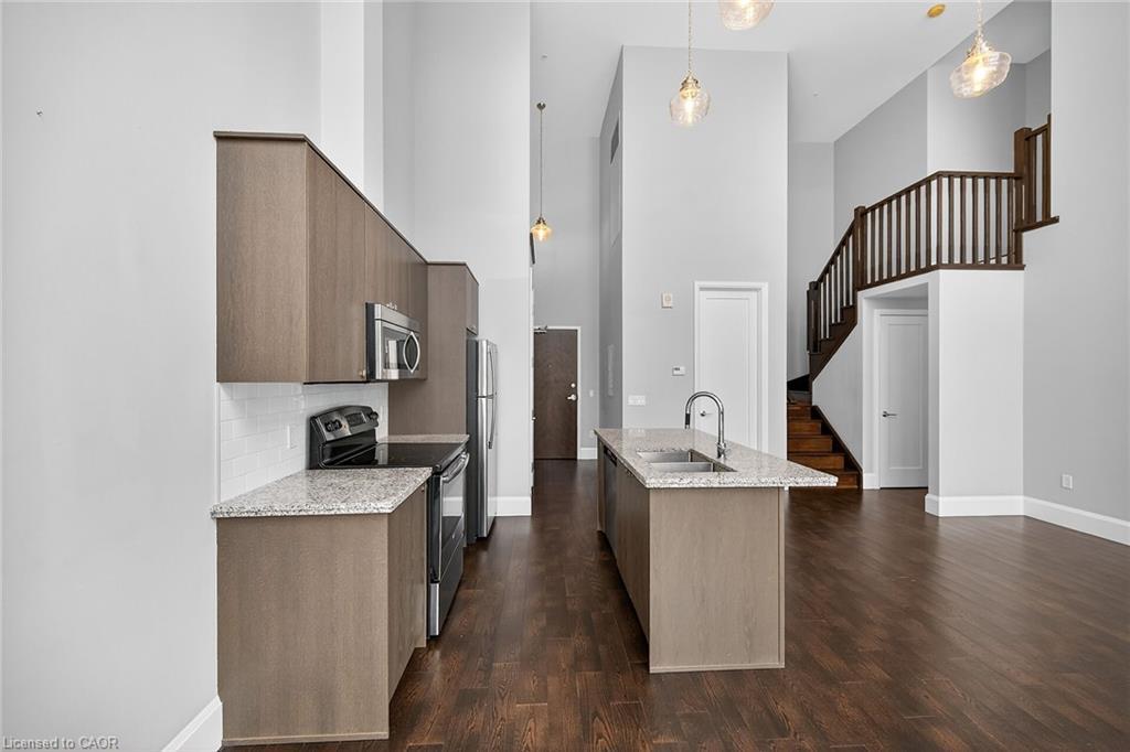 Lph6-112 King Street E, Hamilton, ON - Indoor Photo Showing Kitchen