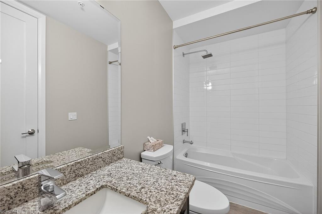 Lph6-112 King Street E, Hamilton, ON - Indoor Photo Showing Bathroom