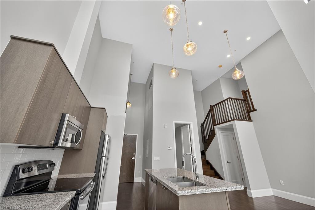 Lph6-112 King Street E, Hamilton, ON - Indoor Photo Showing Kitchen With Upgraded Kitchen