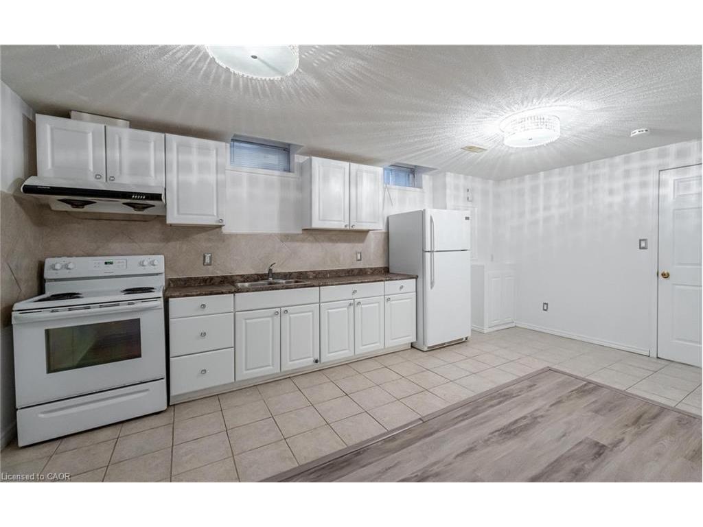 2-30 Richview Drive, Hamilton, ON - Indoor Photo Showing Kitchen