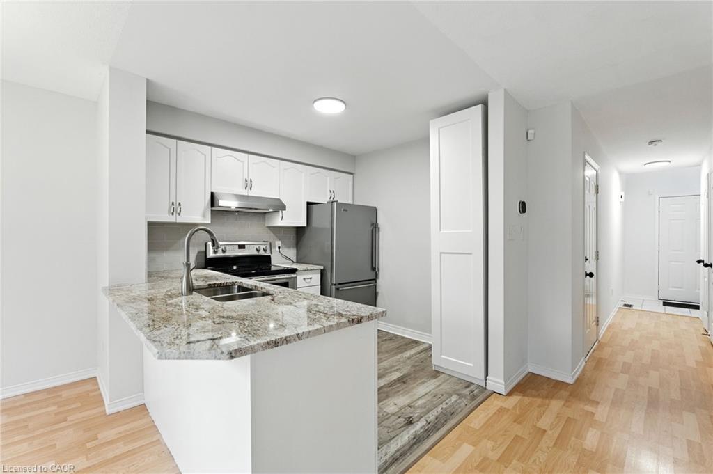 39 Foxborough Drive, Ancaster, ON - Indoor Photo Showing Kitchen With Double Sink With Upgraded Kitchen