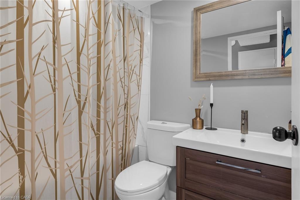 1406-150 Charlton Avenue E, Hamilton, ON - Indoor Photo Showing Bathroom