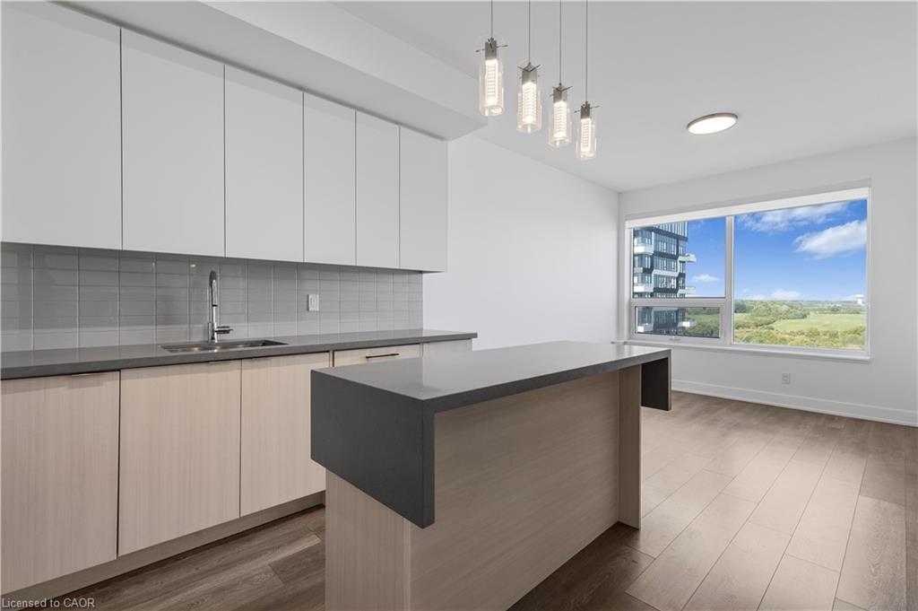 906-297 Oak Walk Drive, Oakville, ON - Indoor Photo Showing Kitchen