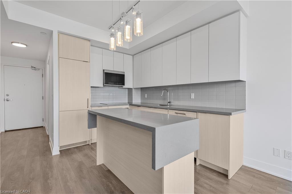 906-297 Oak Walk Drive, Oakville, ON - Indoor Photo Showing Kitchen