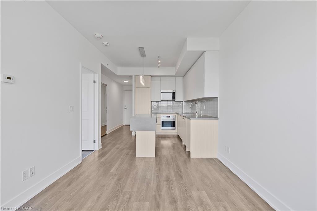 906-297 Oak Walk Drive, Oakville, ON - Indoor Photo Showing Other Room