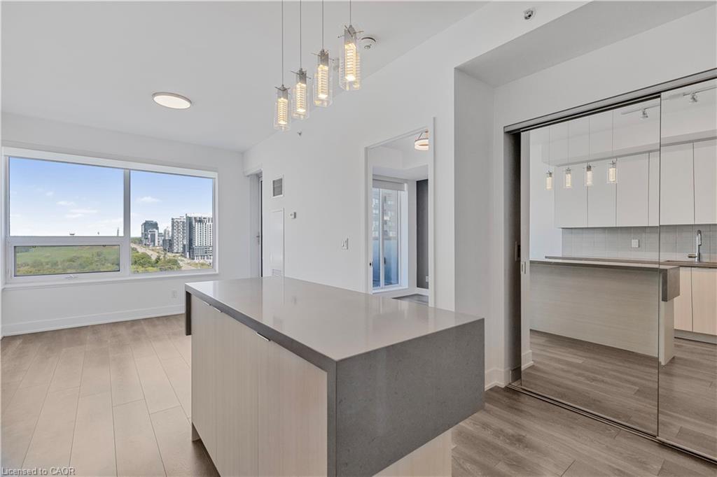 906-297 Oak Walk Drive, Oakville, ON - Indoor