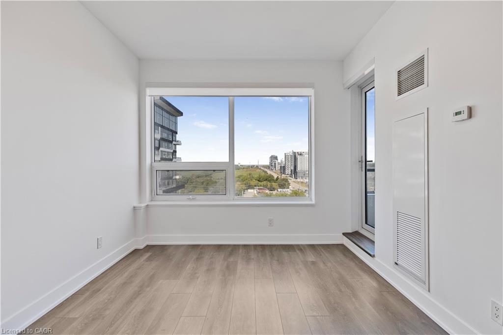 906-297 Oak Walk Drive, Oakville, ON - Indoor Photo Showing Other Room