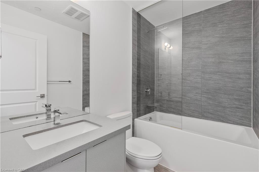 906-297 Oak Walk Drive, Oakville, ON - Indoor Photo Showing Bathroom