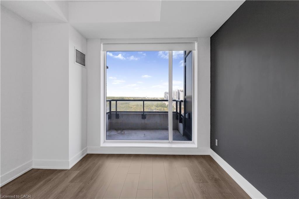 906-297 Oak Walk Drive, Oakville, ON - Indoor Photo Showing Other Room